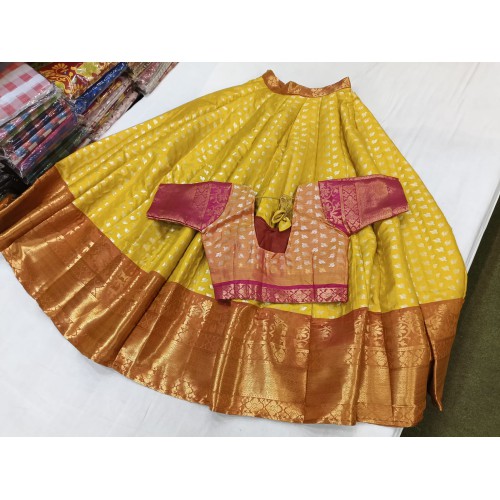 Banarasi Tenchhuai with  contrast jakat border