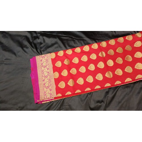 Banarasi Saree – A Blend of Tradition & Royalty